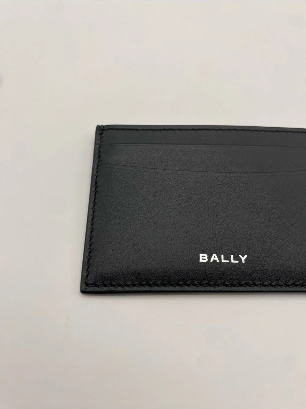 Bally Mens Busy Black Leather Slim Card Case Solid Pattern